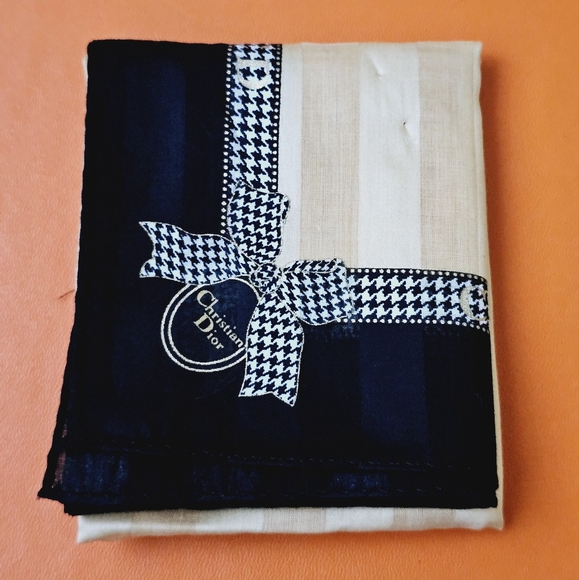 ❣️Christian Dior Hanky❣️ - Picture 3 of 12